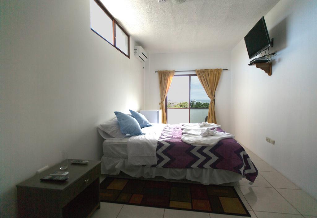 Hostal Tongo Reef Puerto Baquerizo Moreno Dış mekan fotoğraf