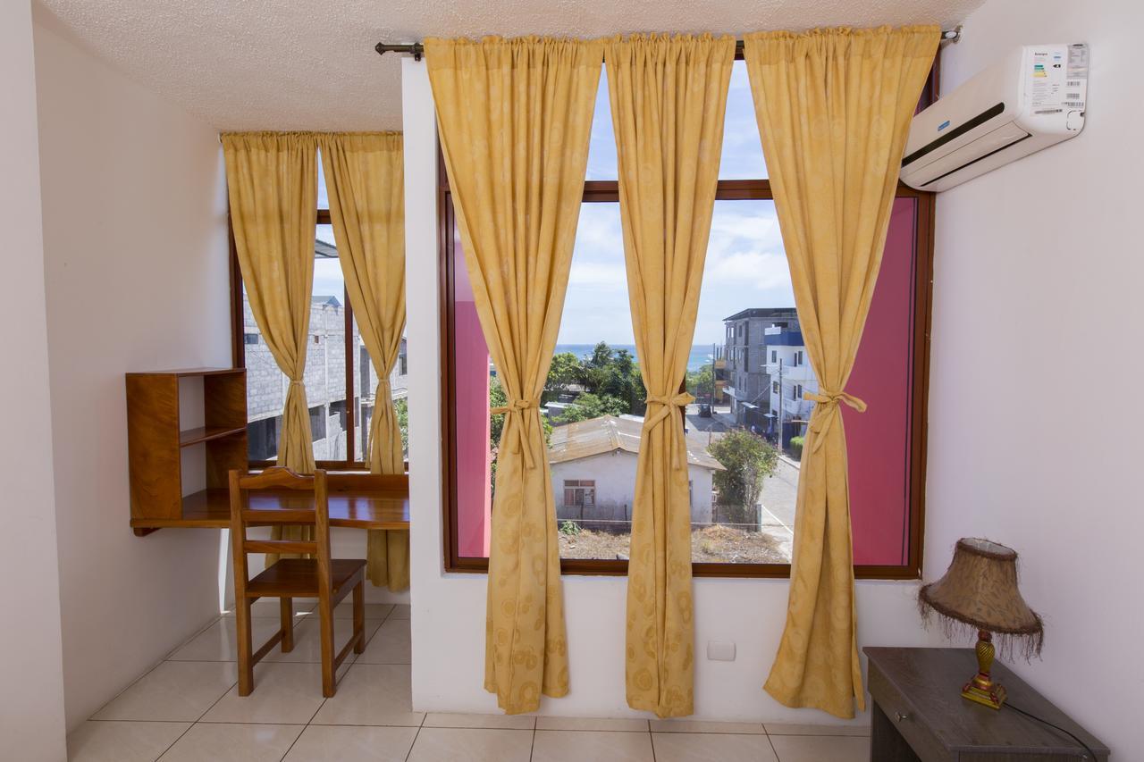 Hostal Tongo Reef Puerto Baquerizo Moreno Dış mekan fotoğraf